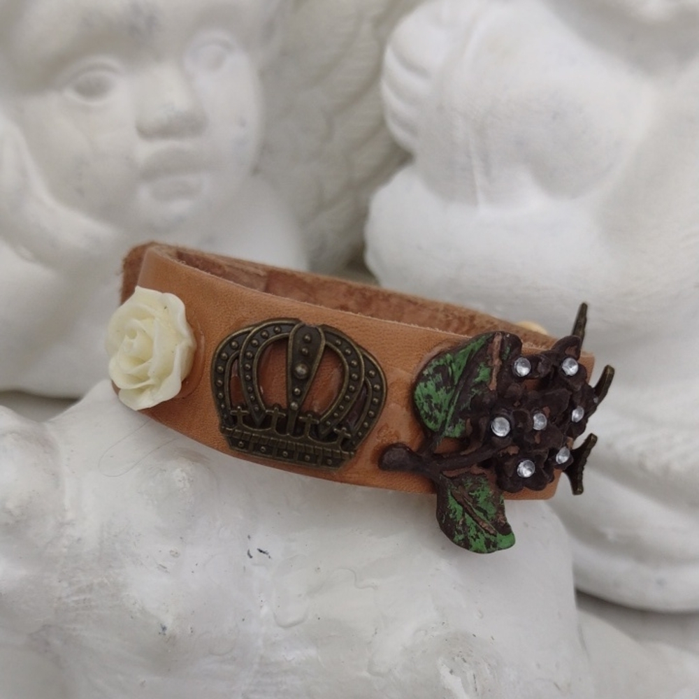 VTG Vibe Tan Leather High Quality Crown Flower Bird & Cream Rose Snap Bracelet